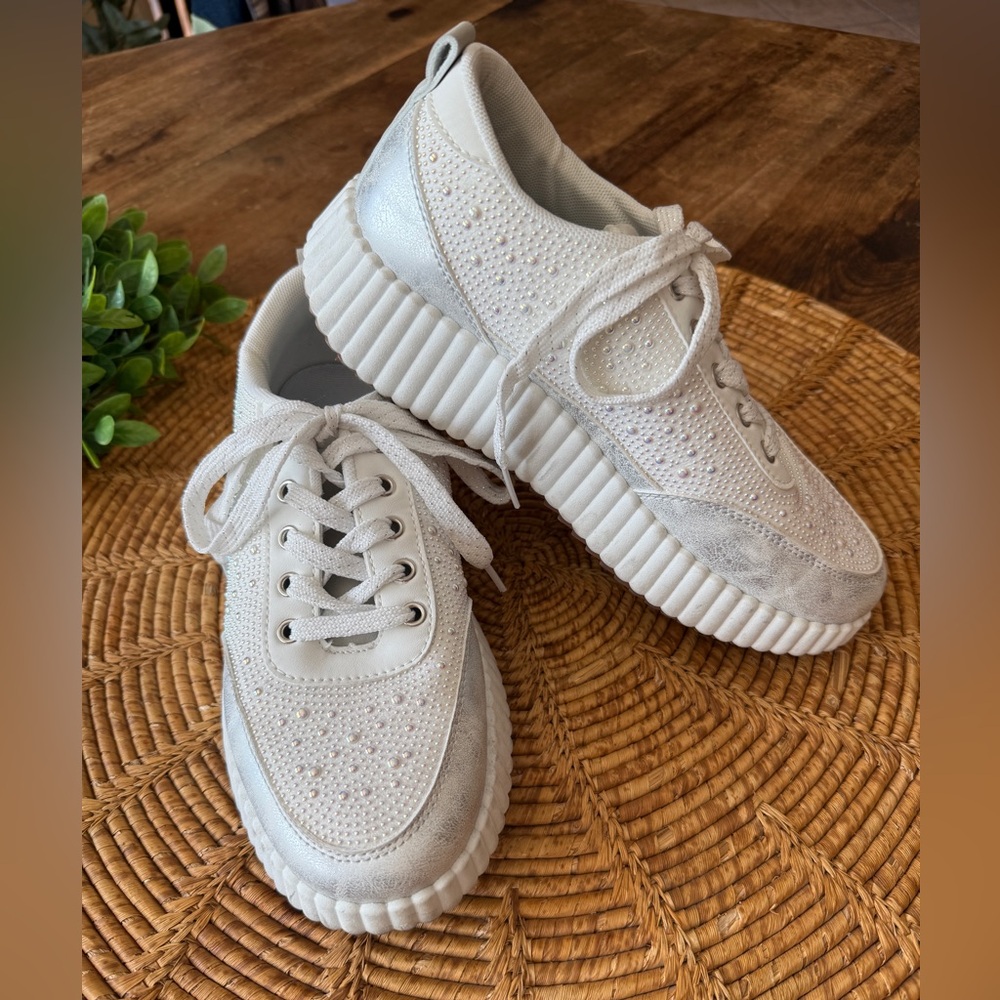 Comfort est 1946 White & Silver Stud Accent Platform Lace-Up Sneakers